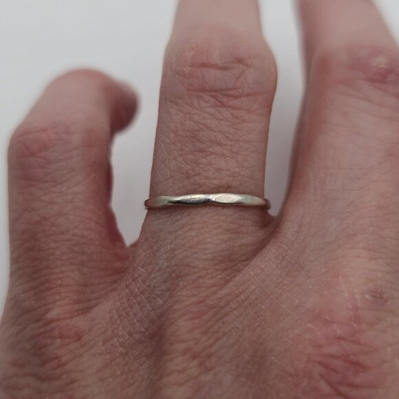 Jewelry - Size 7.75 Sterling Silver Flat Hammered Style Simple Ring A3176